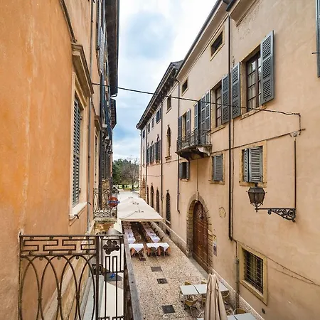 Lejlighed Dimora Cangrande 1 With 4 Sleeps Verona